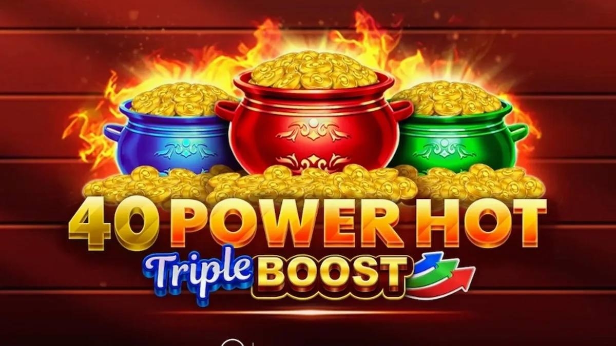 Tampilan layar mesin slot 40 Power Hot Triple Boost dengan simbol buah klasik.